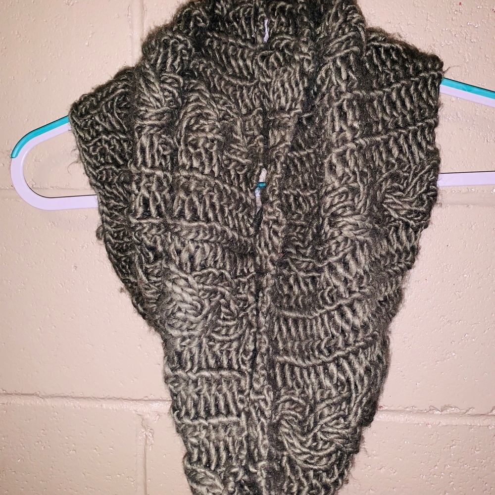 Arie infinity scarf